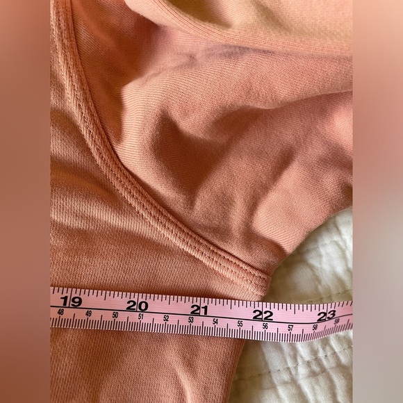 Nike Sportswear Club Fleece Crew sweatshirt in a peach ice size large - Picture 6 of 6